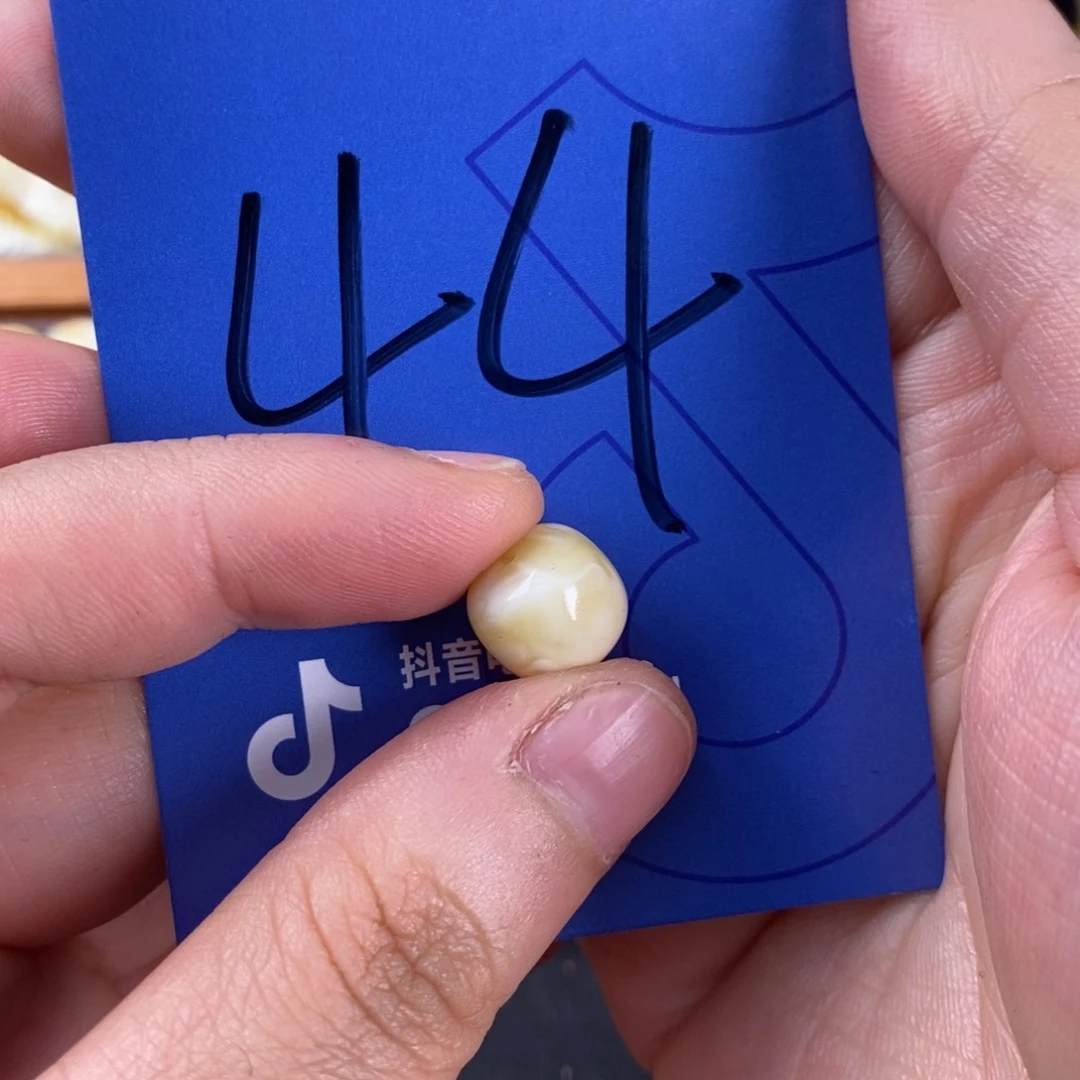 蜜蜡裸石未镶嵌宇****同蜜蜡