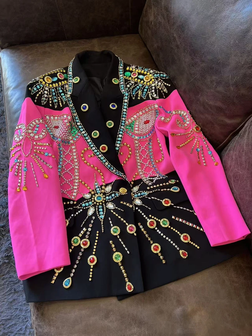 A800 网红时尚百搭女士民族风设计师绣花镶钻短款重工刺绣外套