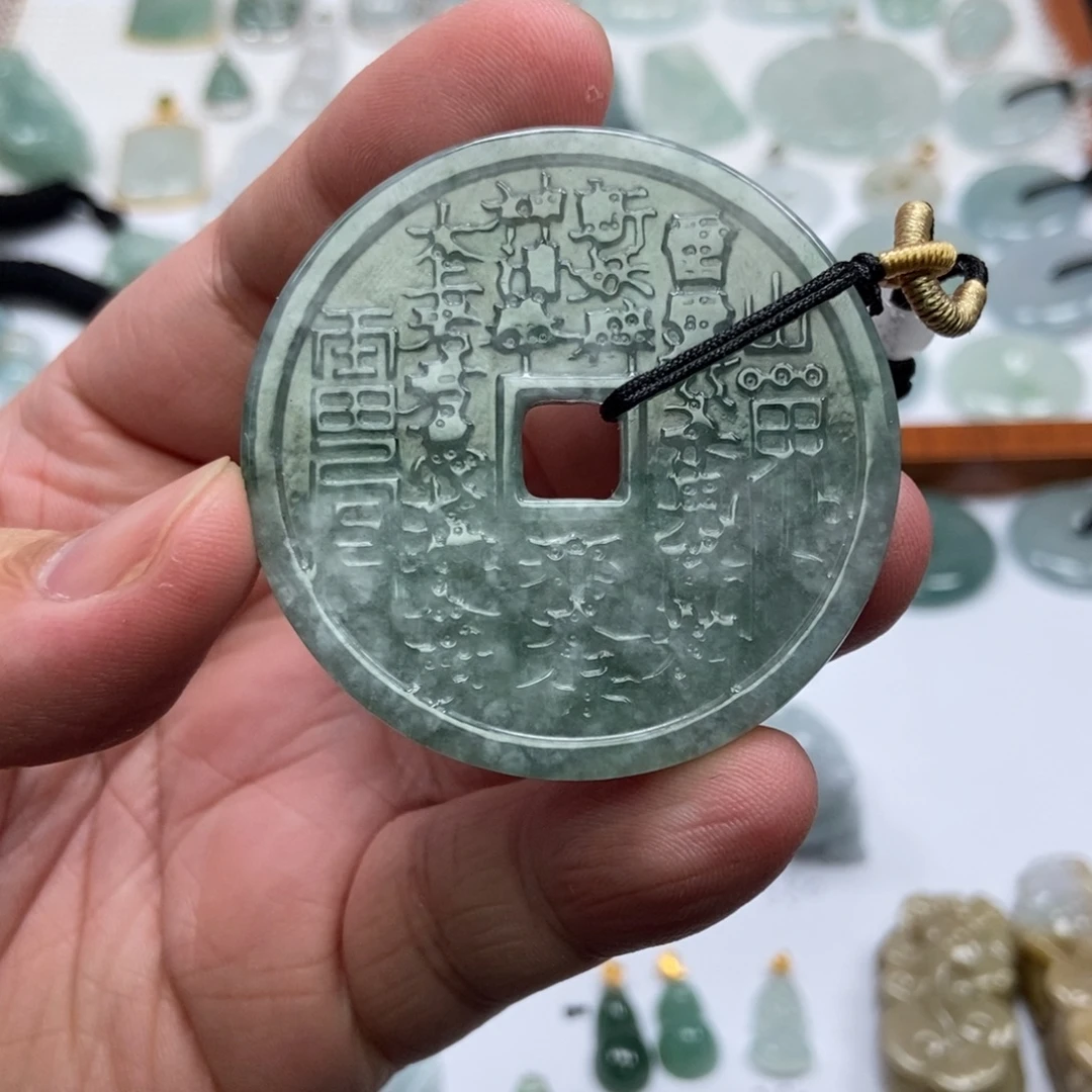翡翠未镶嵌颈饰山鬼花钱  天然缅甸ａ货翡翠