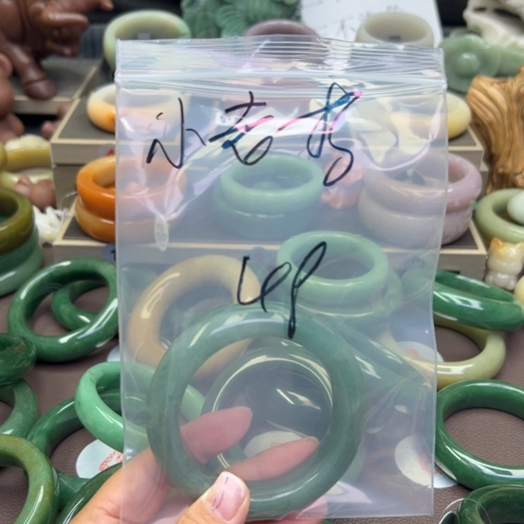 石英质玉手镯未镶嵌屯****板