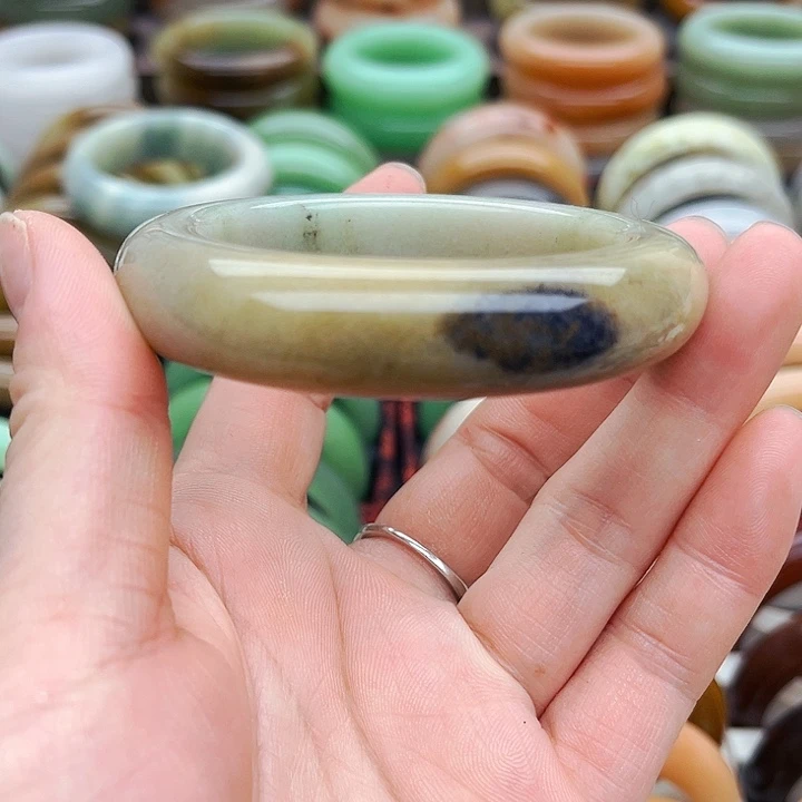 未镶嵌手镯（圆镯）石英质玉