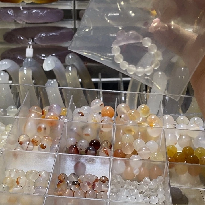 蒙***）玛瑙/玉髓手镯未镶嵌