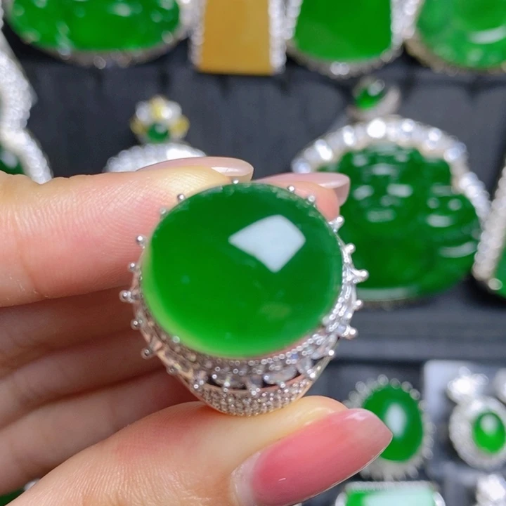 翡翠挂件未镶嵌蛋面