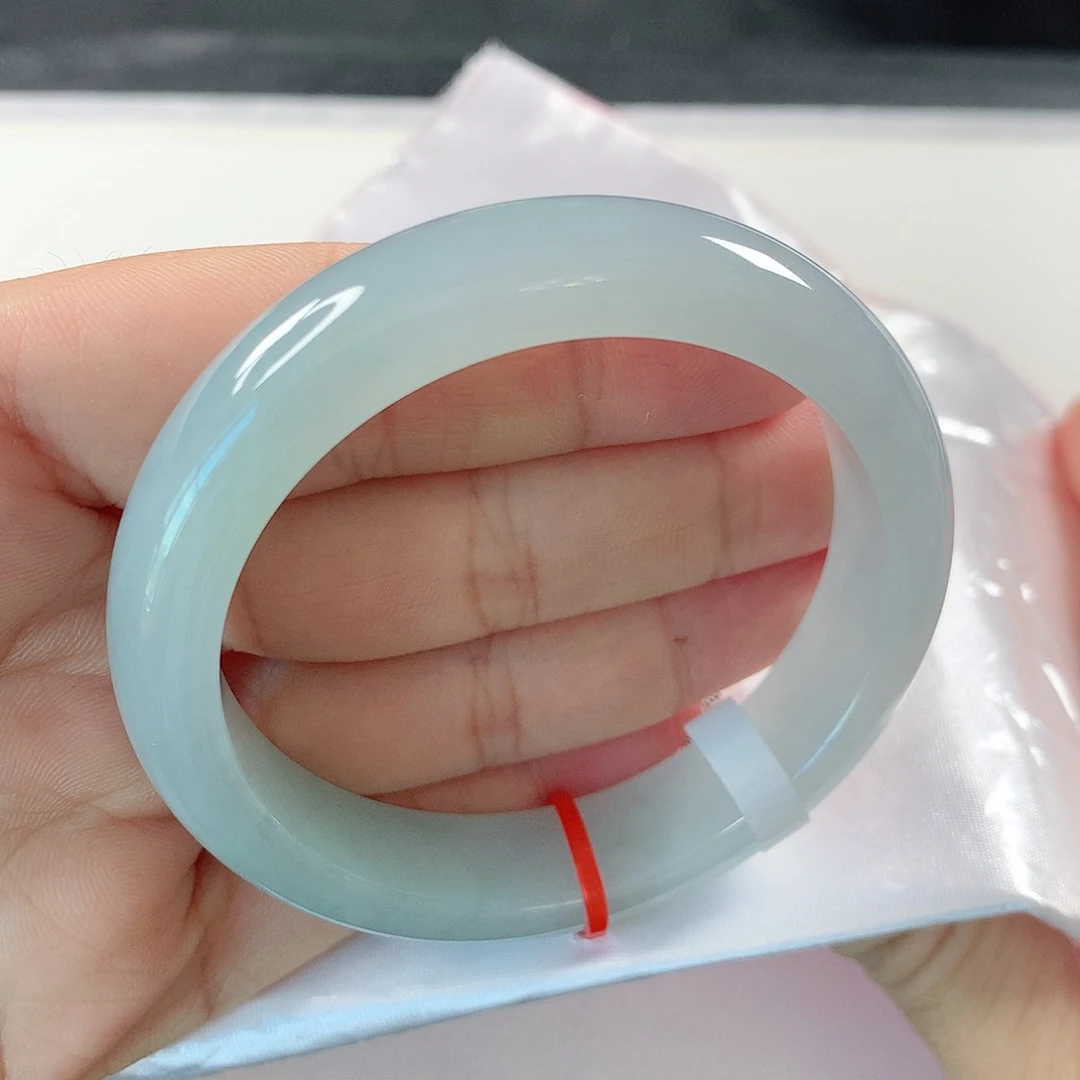 翡翠手镯未镶嵌鹰 正圈