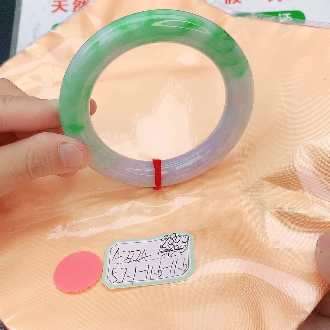 翡翠手镯未镶嵌翡翠