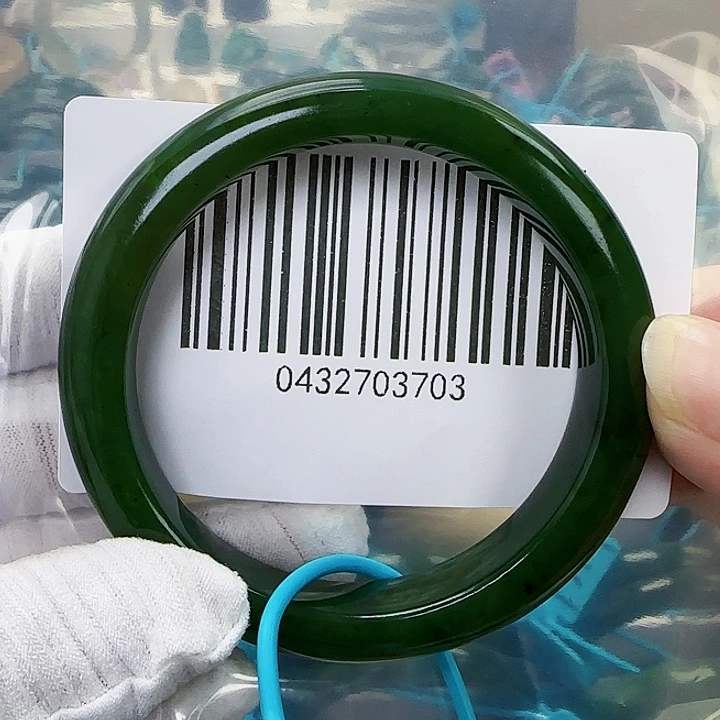 和田玉未镶嵌手镯微瑕56