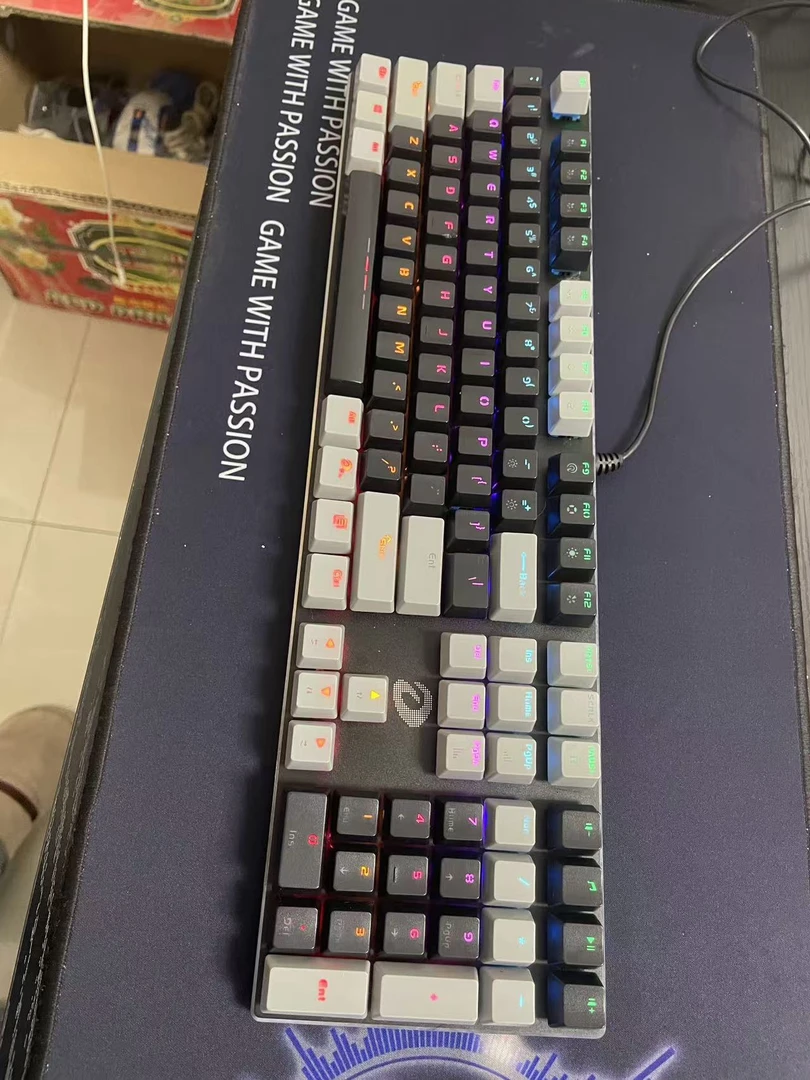 8新达尔优533Pro黑白拼色机械键盘