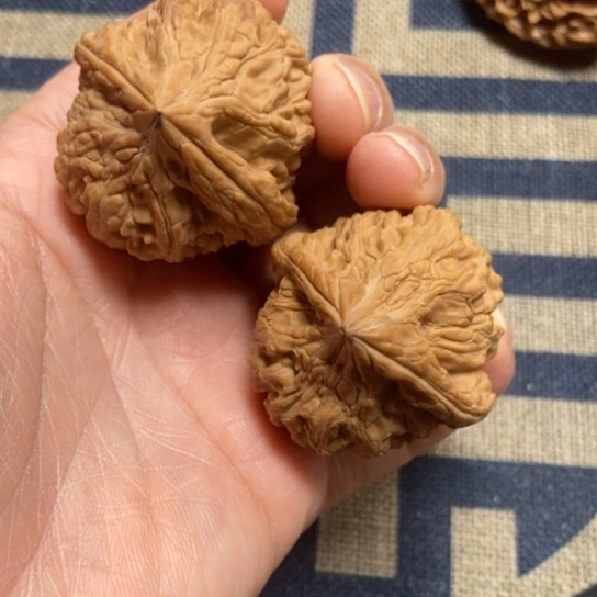 吊坠文玩核桃大孤石全品40
