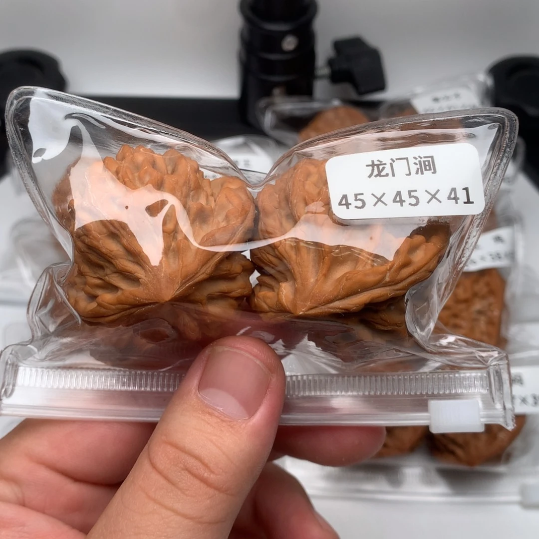 文玩核桃吊坠龙门涧