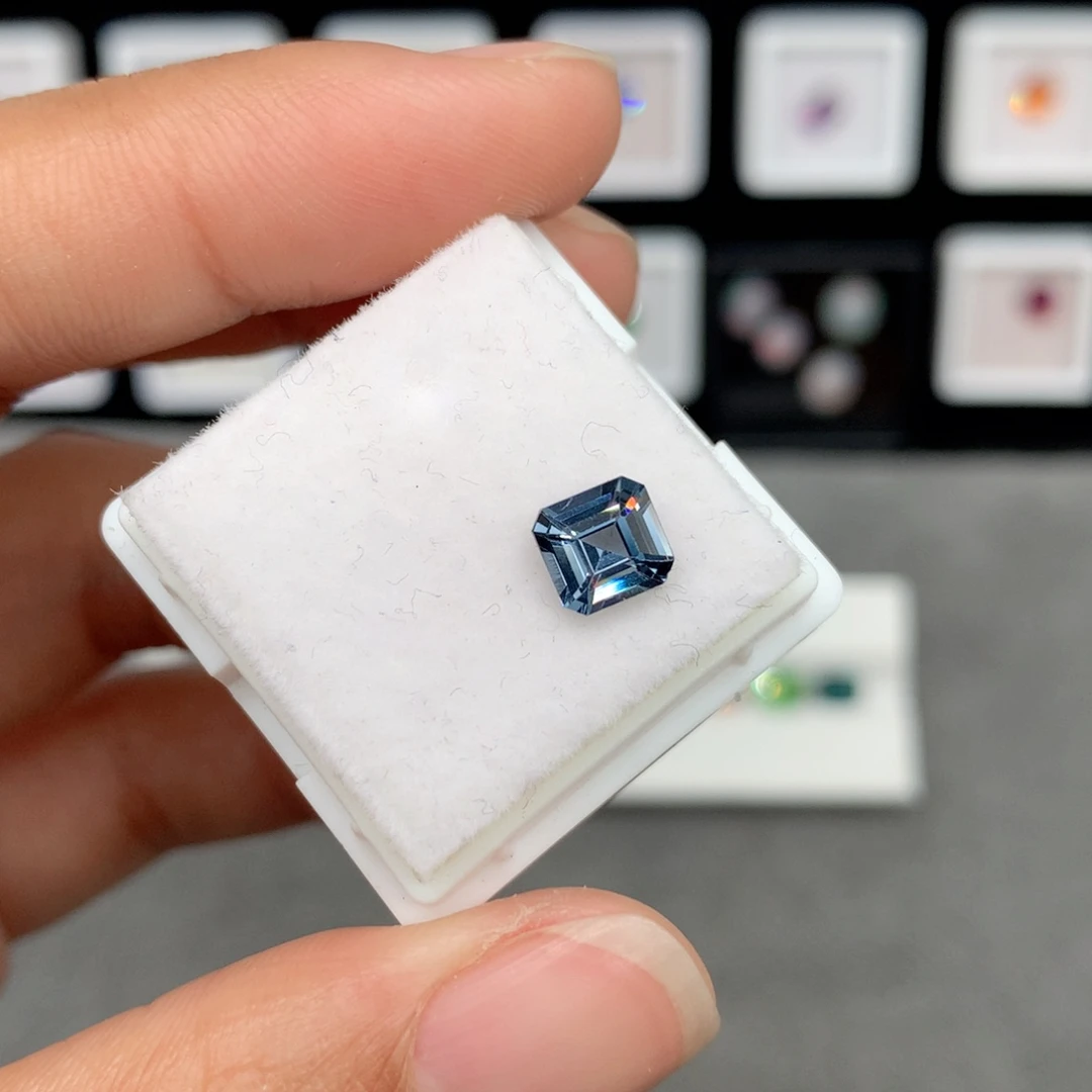 尖晶石裸石蓝尖晶