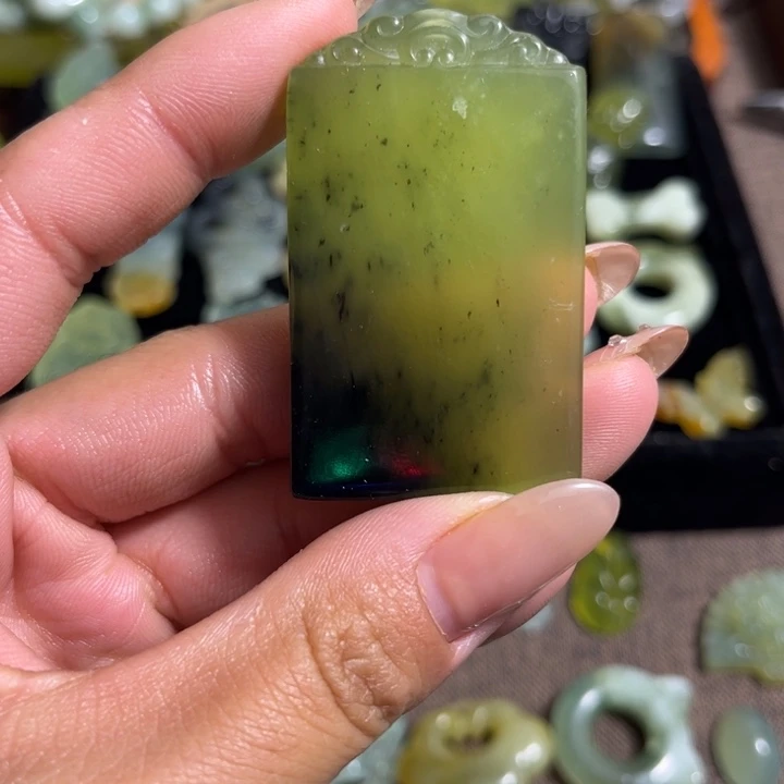 蛇纹石玉合金颈饰