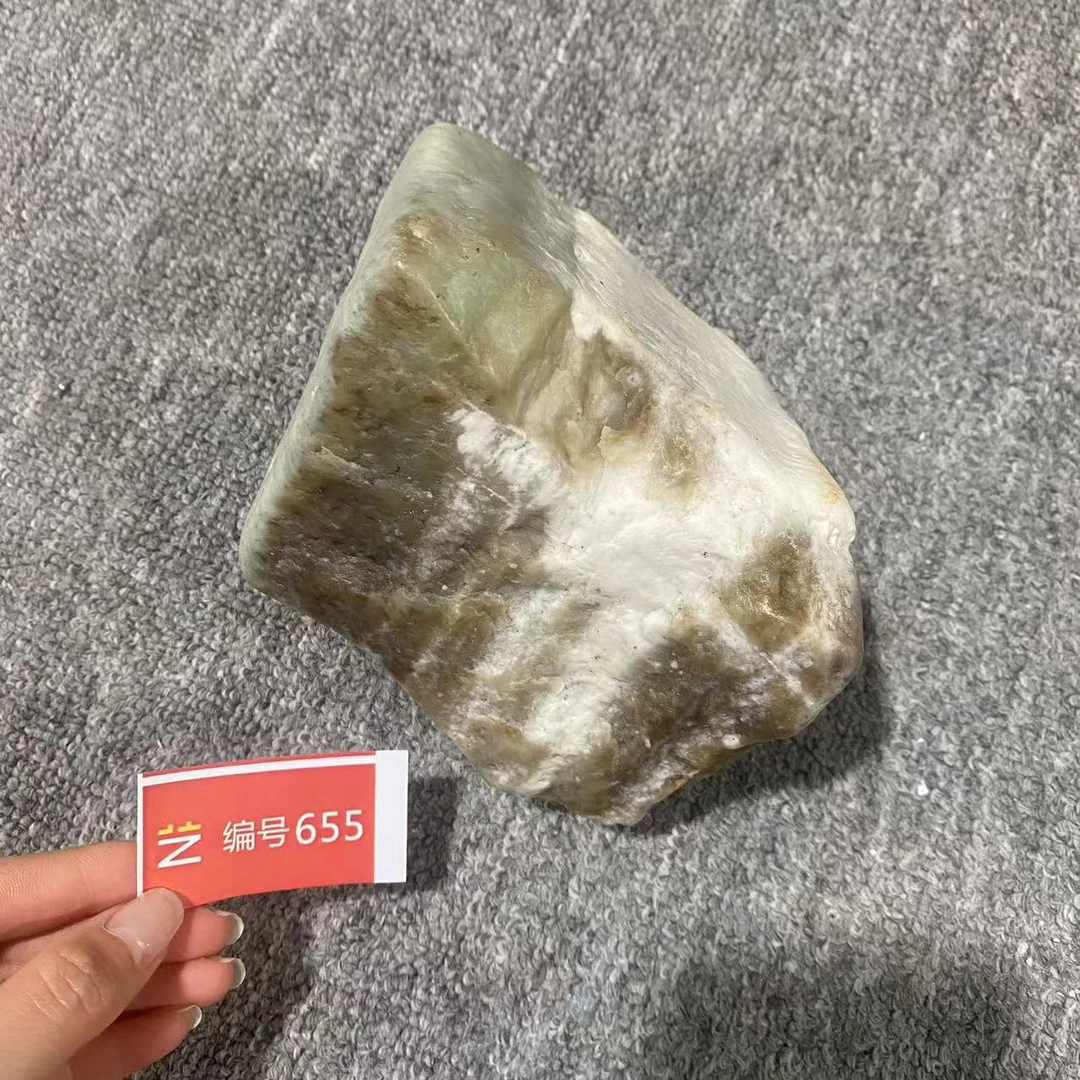 新疆玉料原石发一件编号655