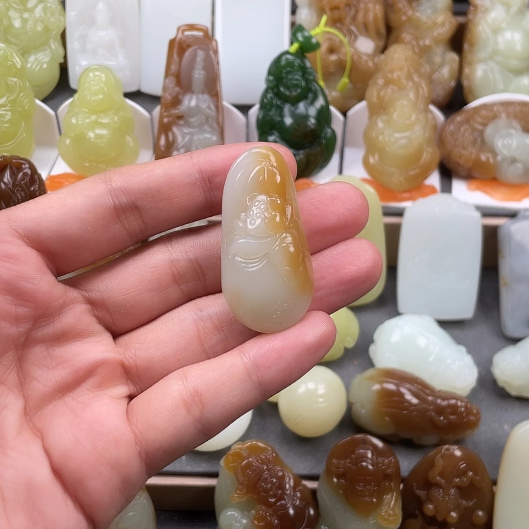 钰***钰颈饰未镶嵌和田玉
