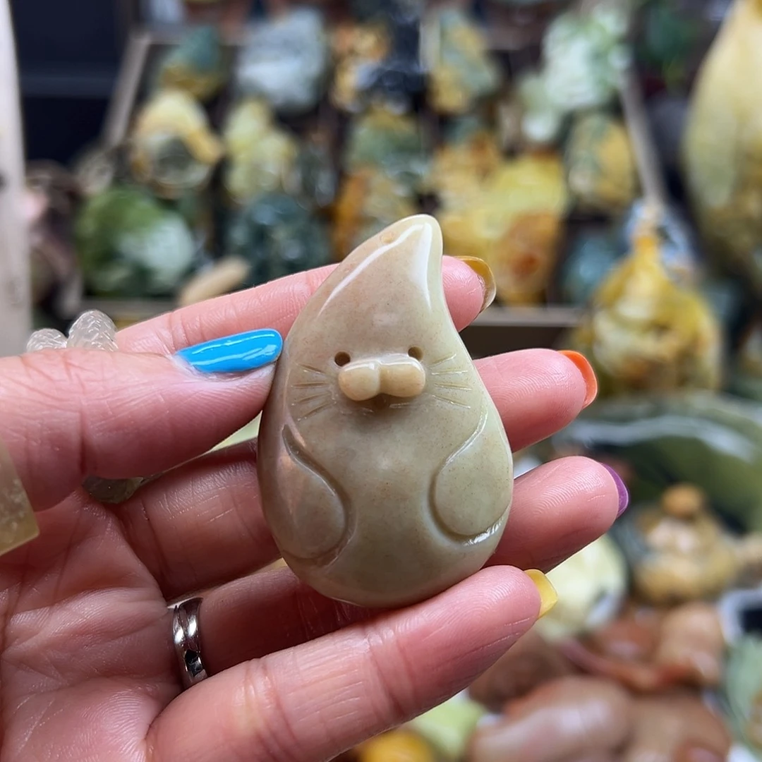 岫玉未镶嵌颈饰梅**莎辽阳红