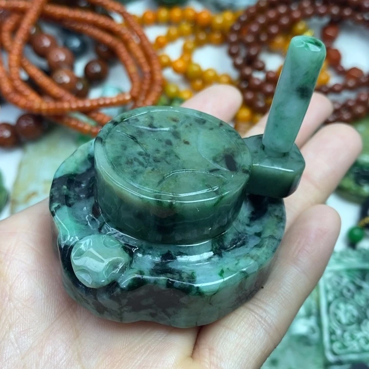 颈饰未镶嵌翡翠摆件