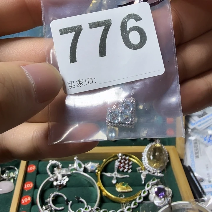 兔****银S925镶嵌颈饰海蓝宝石