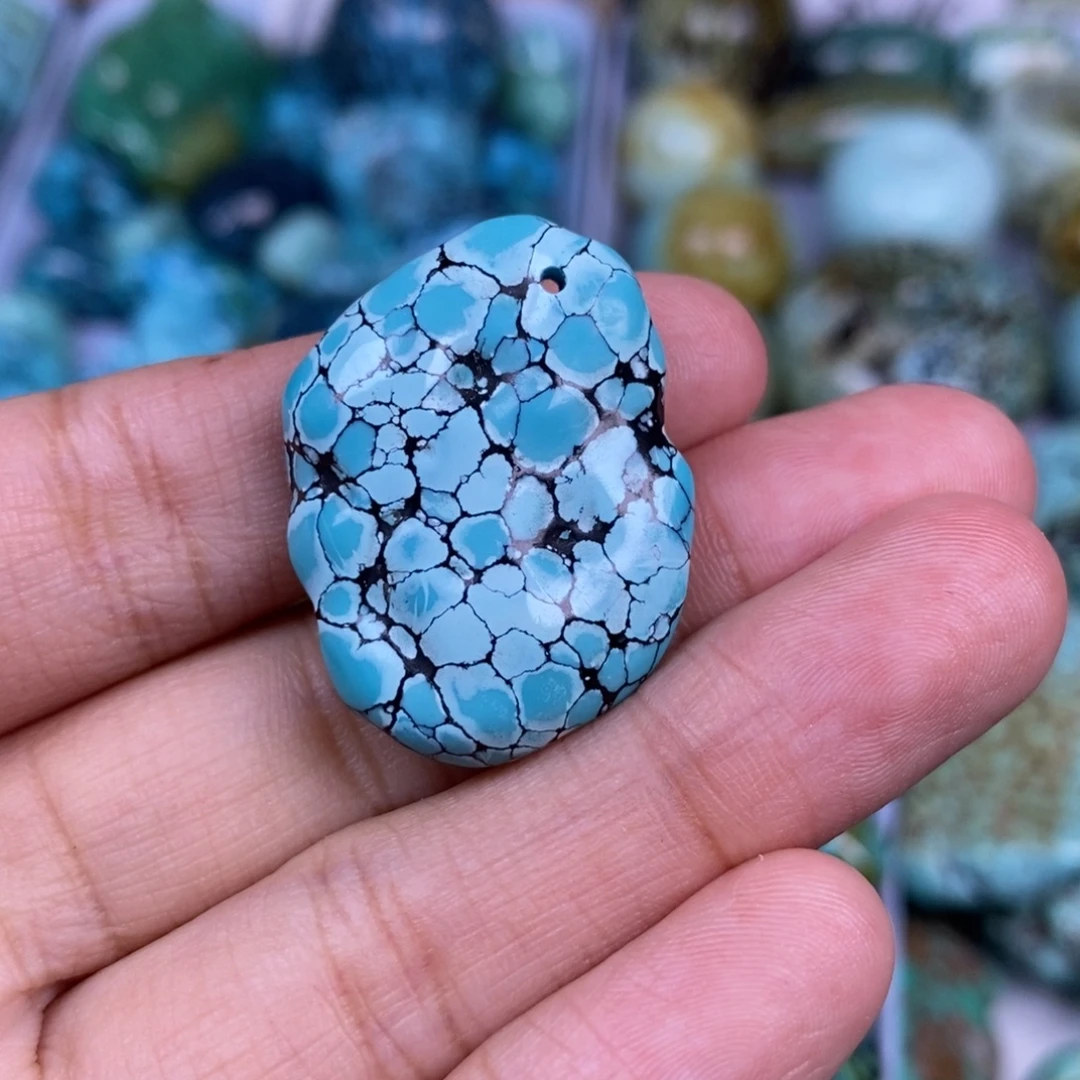 绿松石未镶嵌颈饰