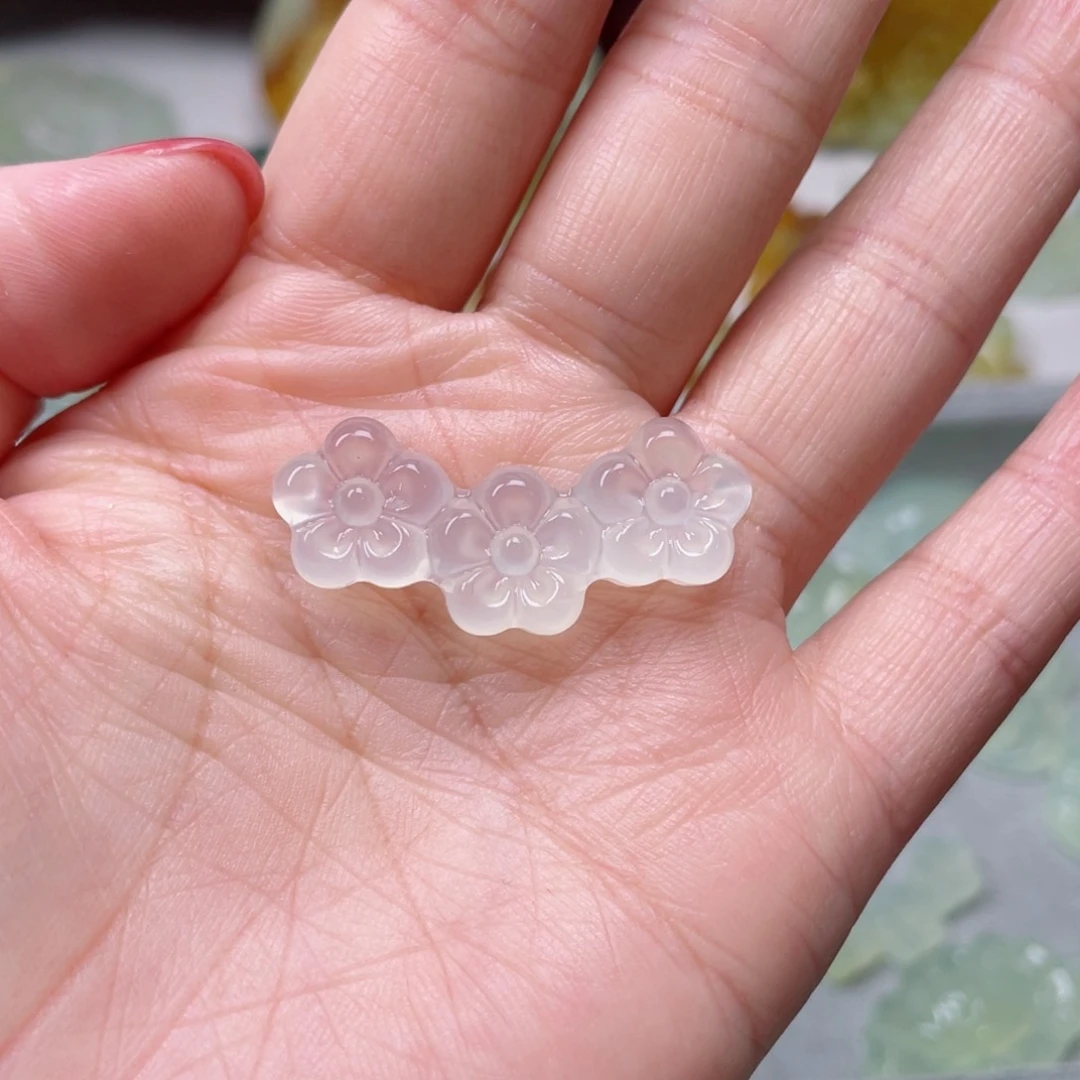 蛇纹石玉颈饰未镶嵌好*