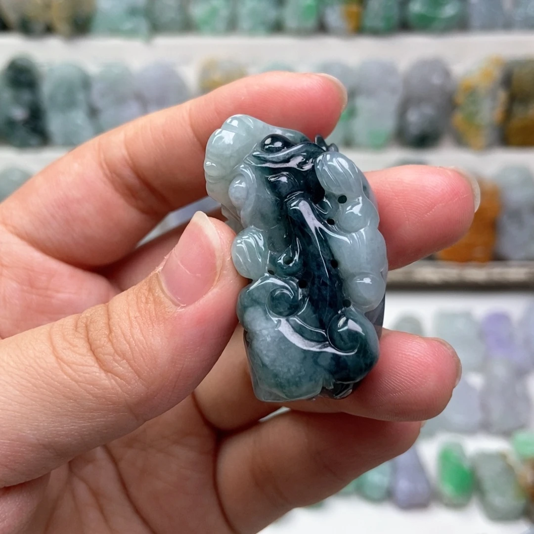 翡翠未镶嵌吊坠(赠链)
