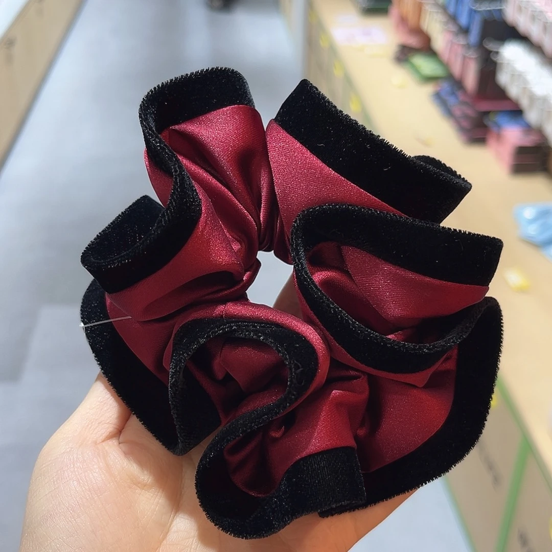 布艺非金属露思红拼黑丝绒边大肠