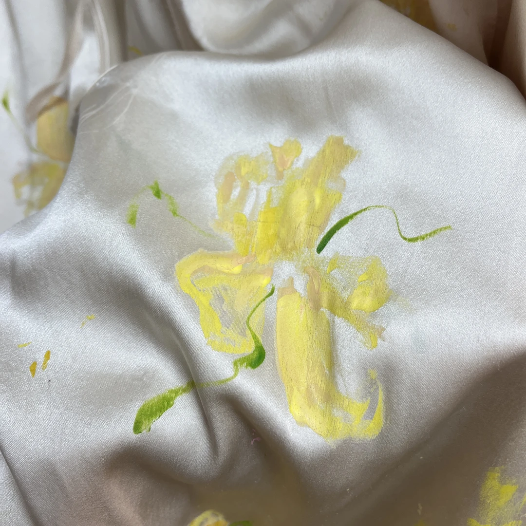 周琦默米白色手绘花朵v领极简东方长袍