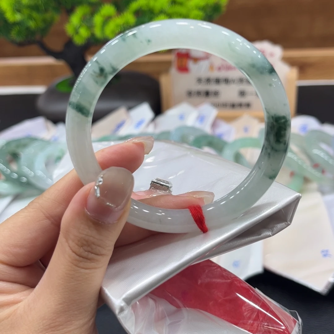 翡翠手镯未镶嵌56圆条