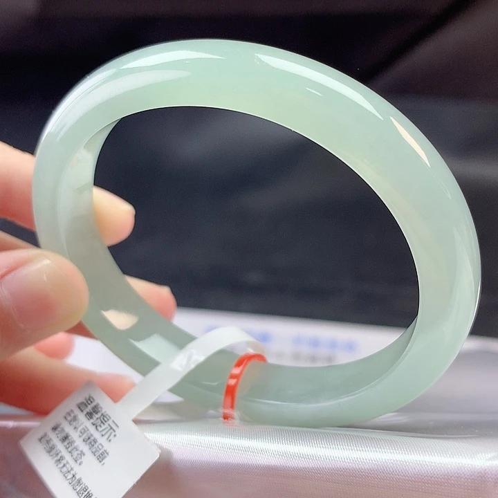 翡翠未镶嵌手镯55贵妃