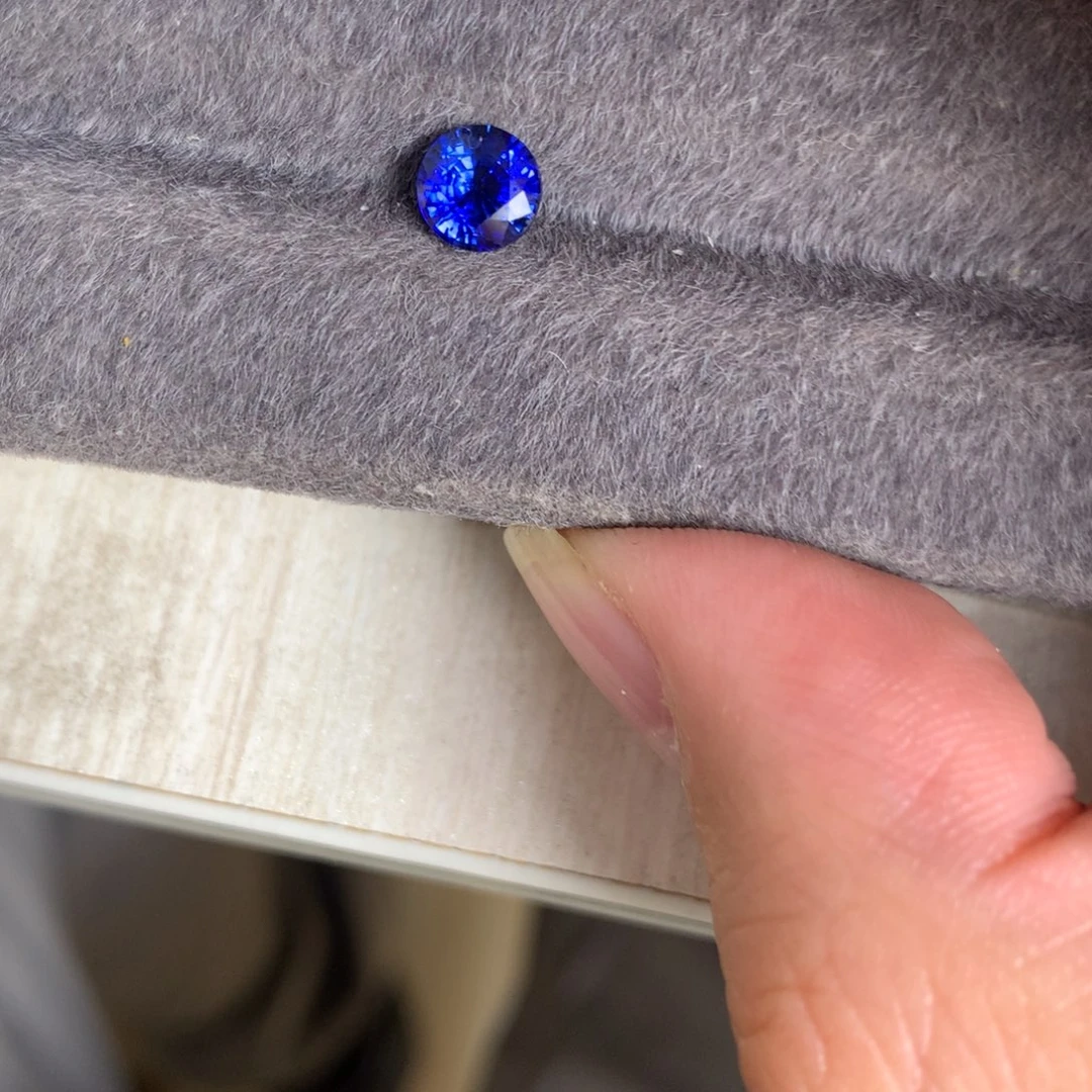 蓝宝石裸石1.02 斯里兰卡 皇家蓝