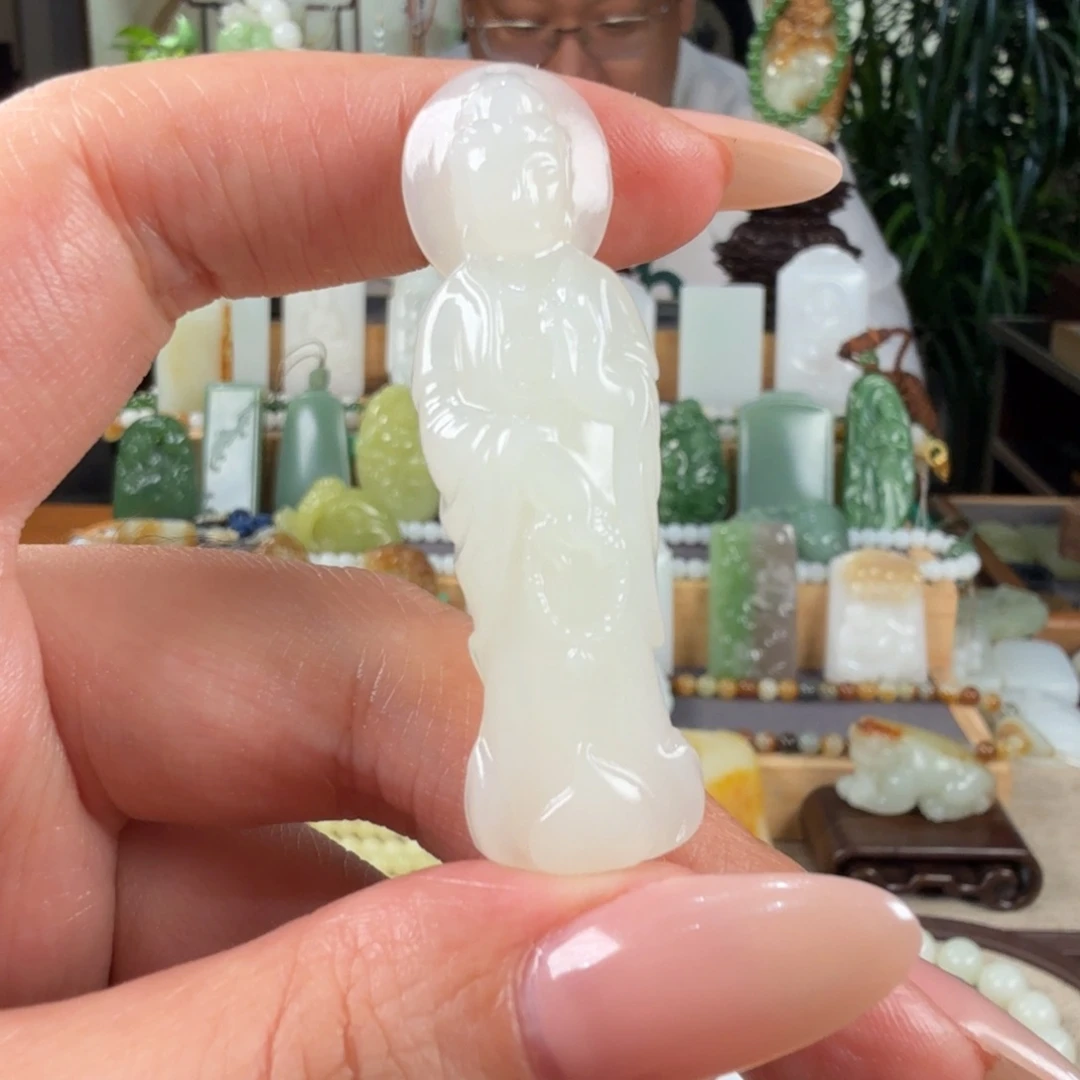 椰***椰和田玉未镶嵌颈饰