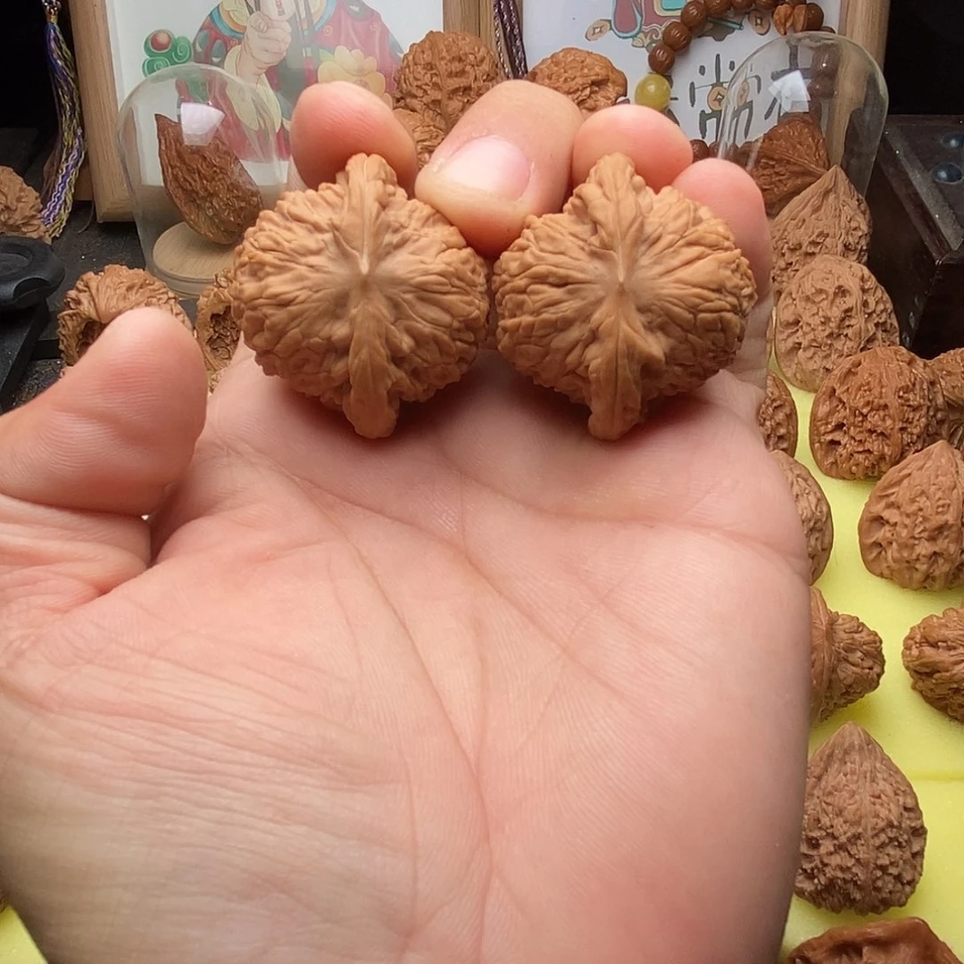 文玩核桃把件黄杆狮子头37放漏