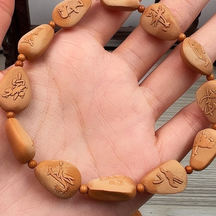 木质类松子浮雕十二生肖手串