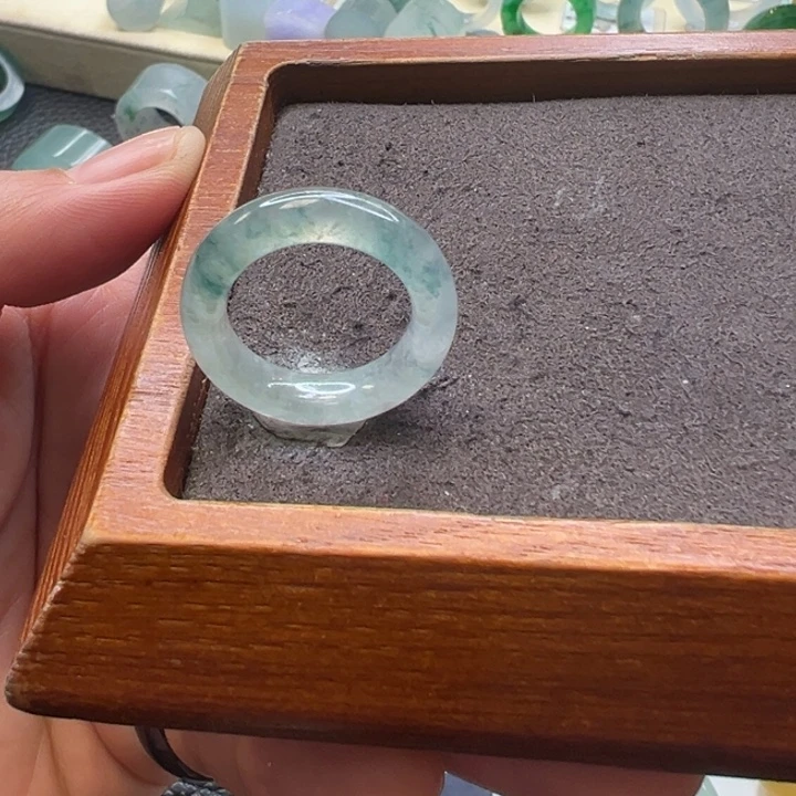 翡翠未镶嵌戒指戒指