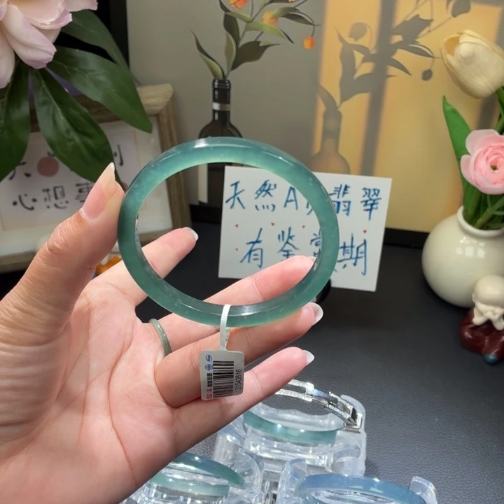 夏***炎定制翡翠未镶嵌方条冰蓝绿