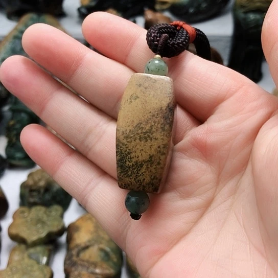 岫岩河磨玉（透闪石质玉）把件未镶嵌