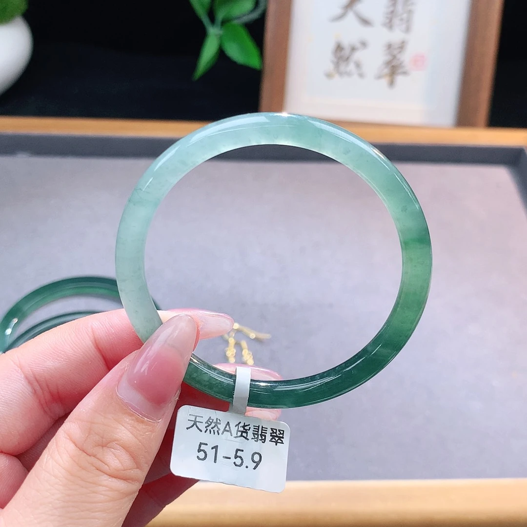 未镶嵌手镯（圆镯）翡翠