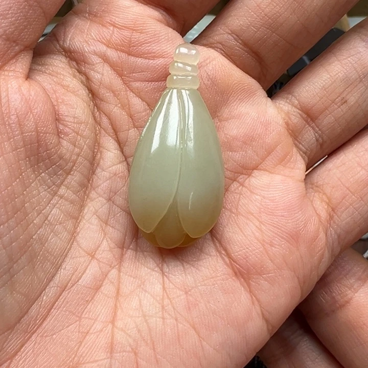 颈饰未镶嵌和田玉且末玉兰花