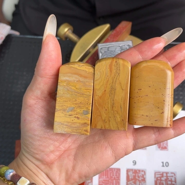 安***法印石巴林石现场纯手工制作工艺精美