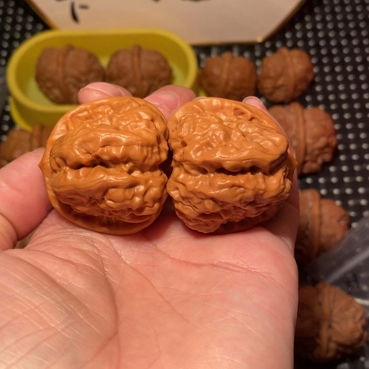 菩***子文玩核桃把件四深开八腿蛙王