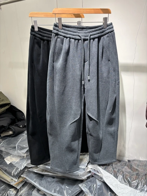 男士冬季新款加绒加厚宽松直筒弯道卫裤