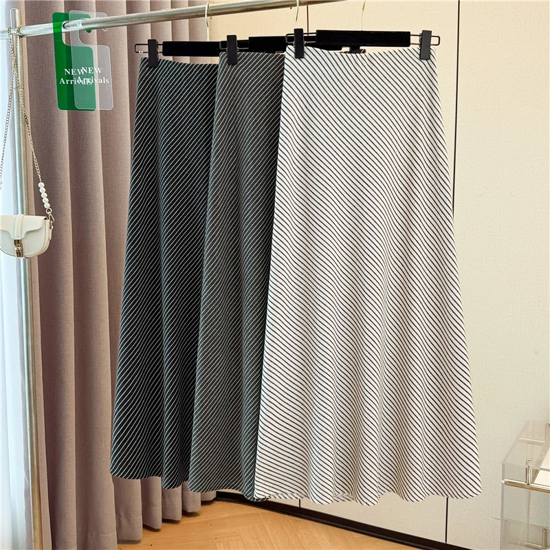 法式复古高腰斜条纹半身裙2025秋冬新款设计感小众显瘦长裙女裙子