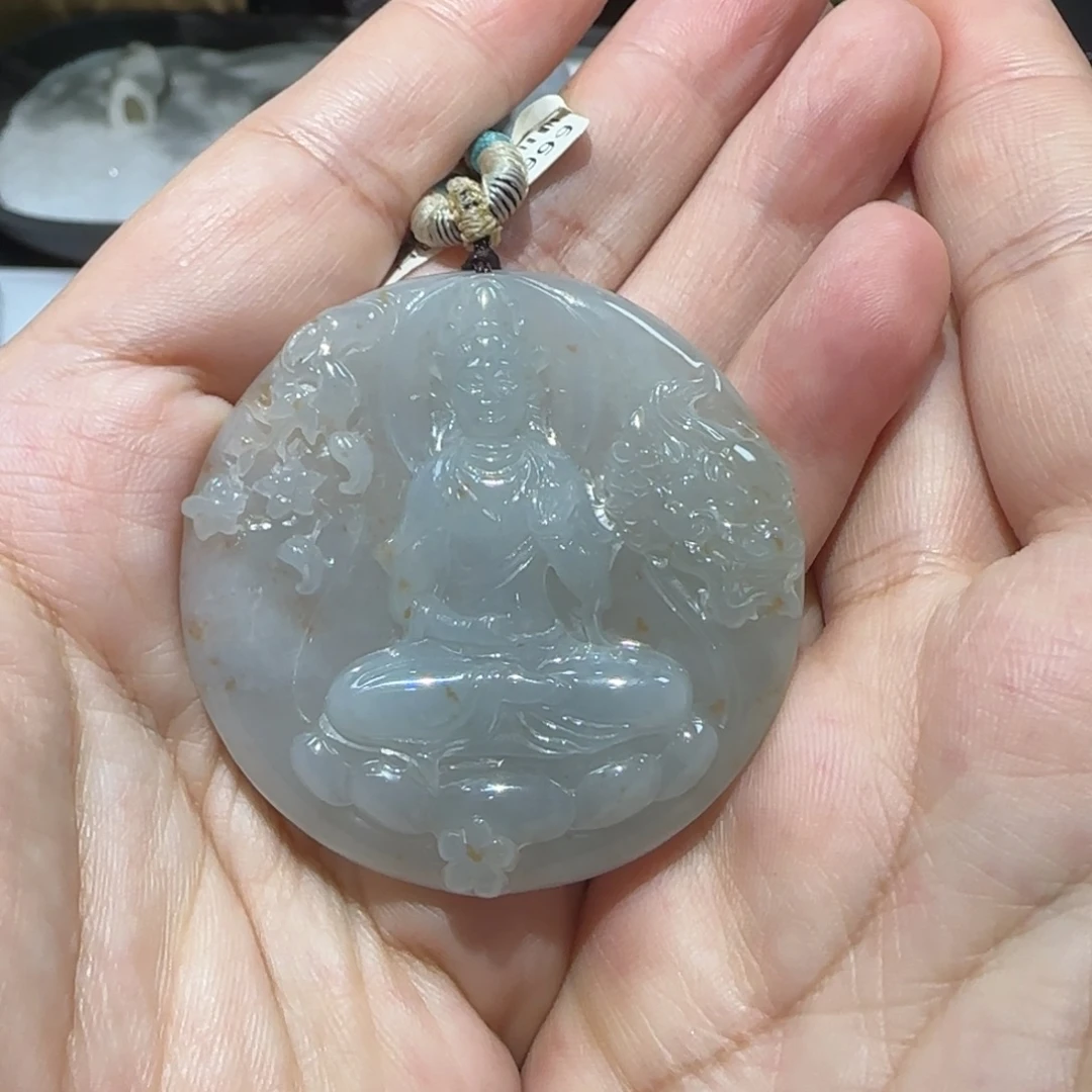 翡翠未镶嵌颈饰。。