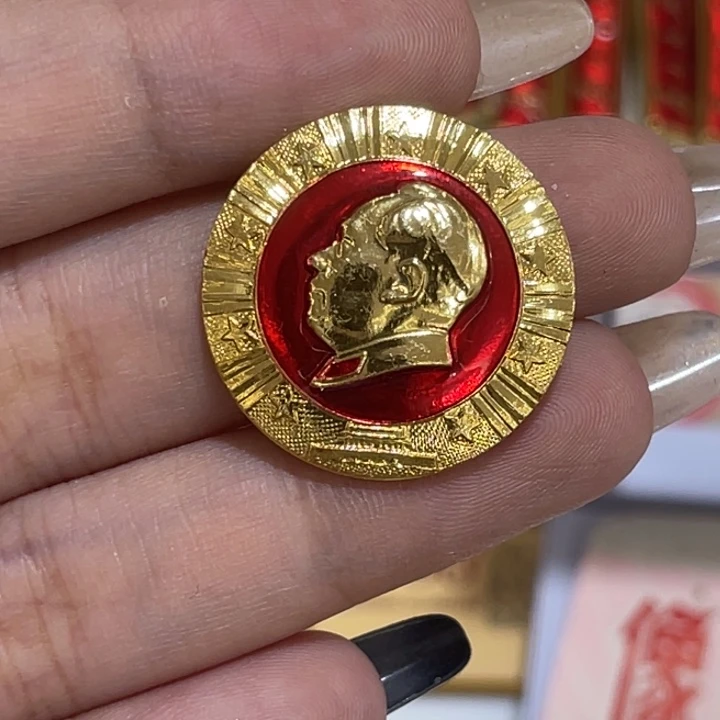 辉达利红色收藏纪念章