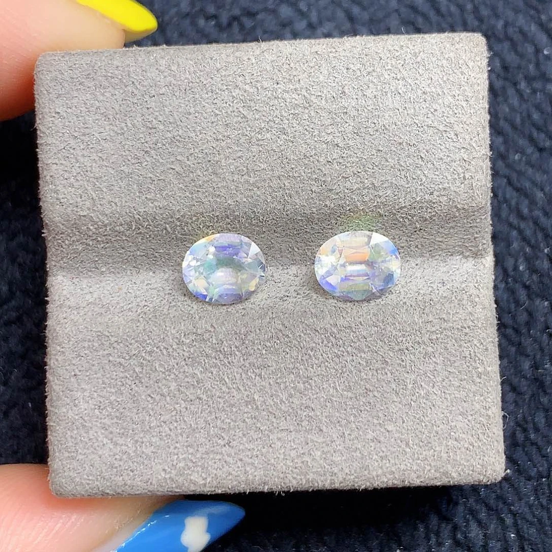 月光石未镶嵌裸石1.32ct 耳钉料子