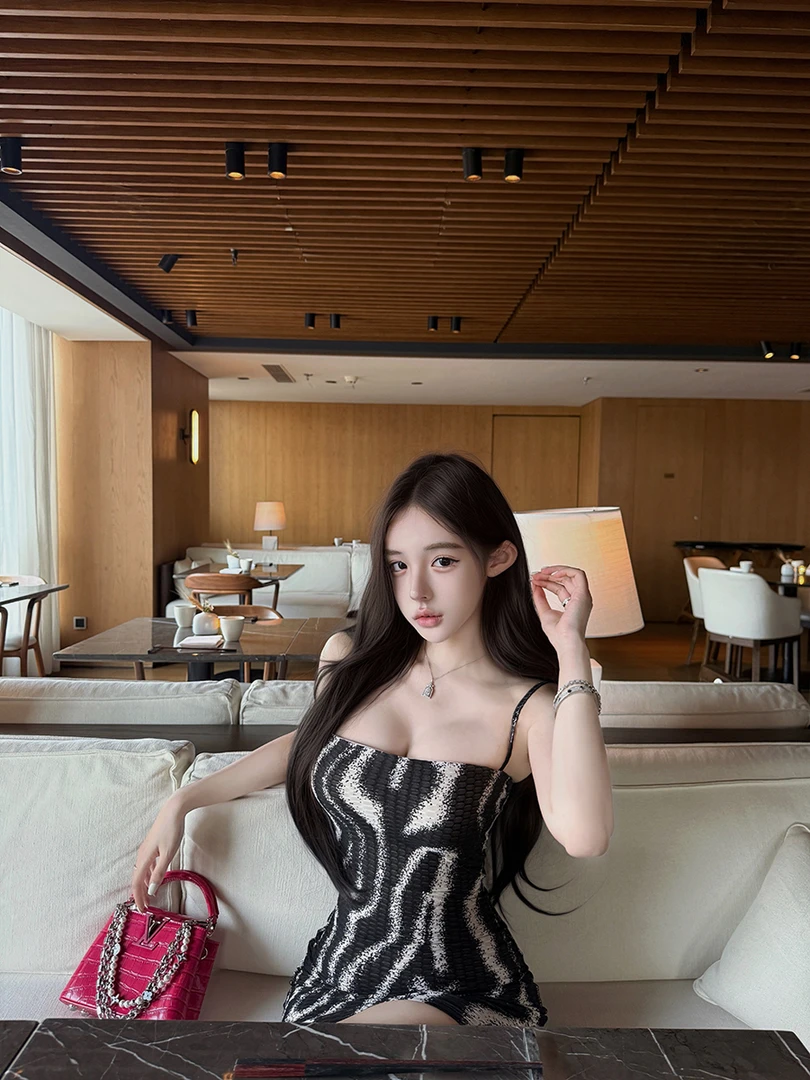 YUANLAI.性感抹胸裙吊带包臀裙带胸垫显胸大腰细