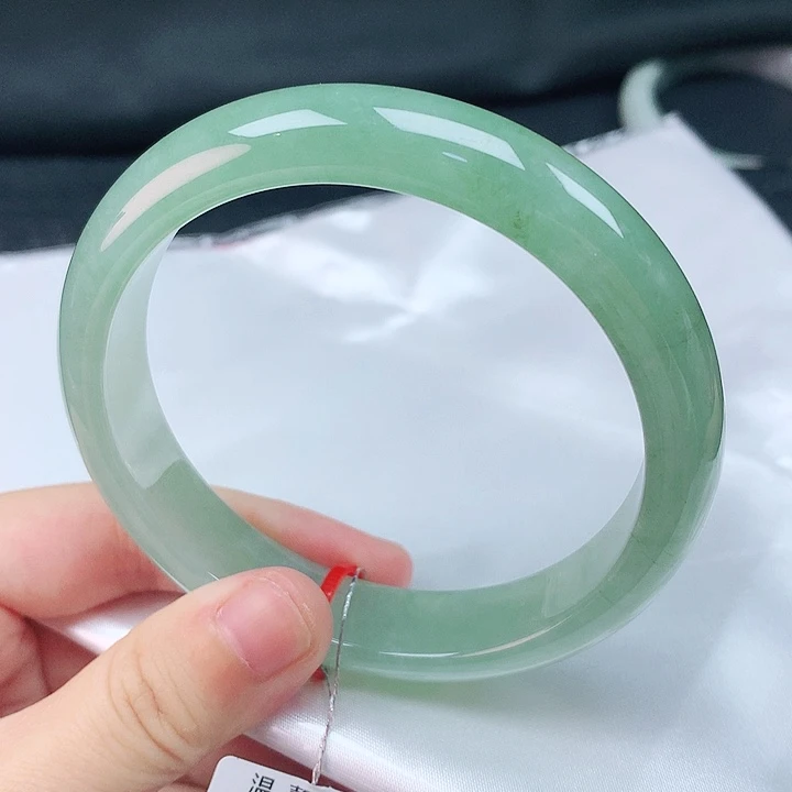 翡翠手镯未镶嵌59轮胎
