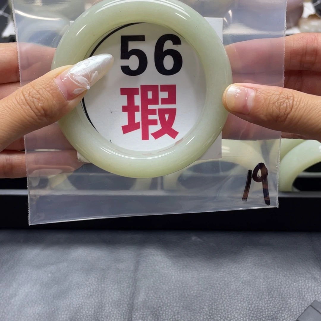 石英岩玉手镯未镶嵌