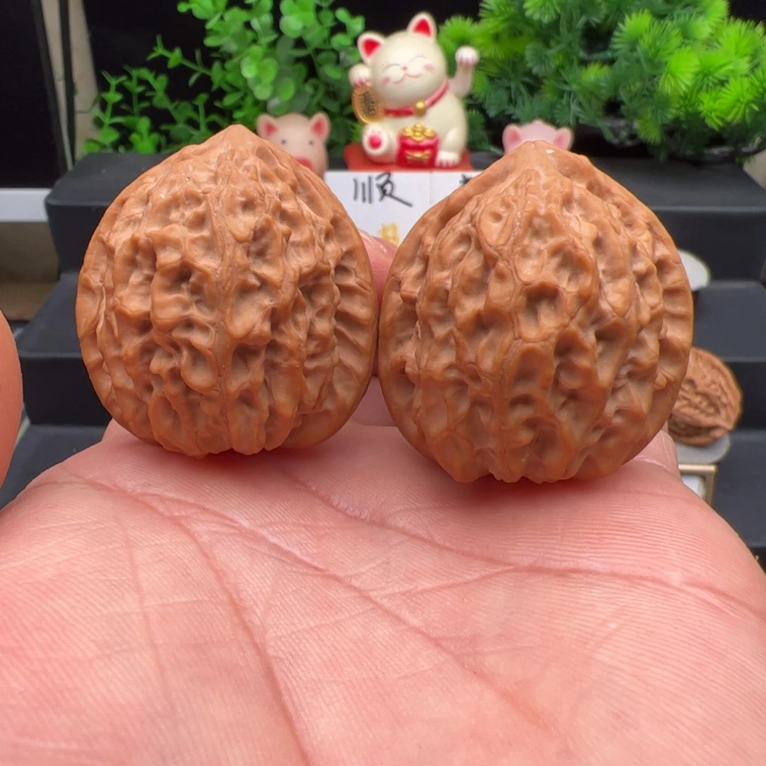 文玩核桃把件原生态金牛，尺寸38