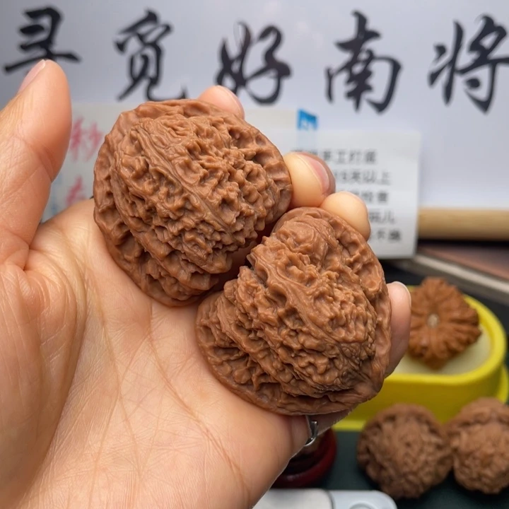 文玩核桃吊坠1*O43尺三角奥迪