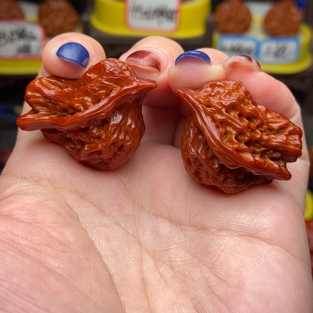 文玩核桃吊坠报喜鸟