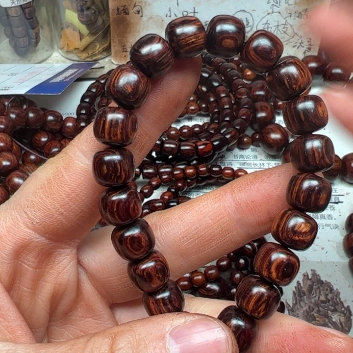 藤类海南红降10老型黑金底天花板